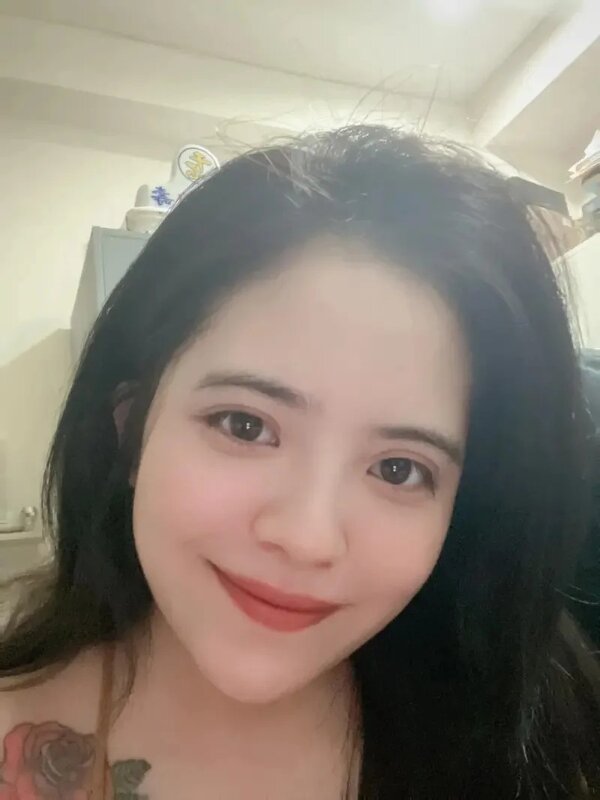 3 長相甜美的計程車女司機兼網紅王婧突傳出死訊。.jpg