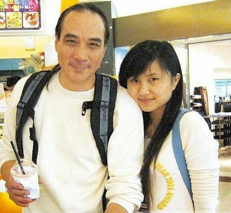 徐少強的現任太太比他年少30歲.jpg