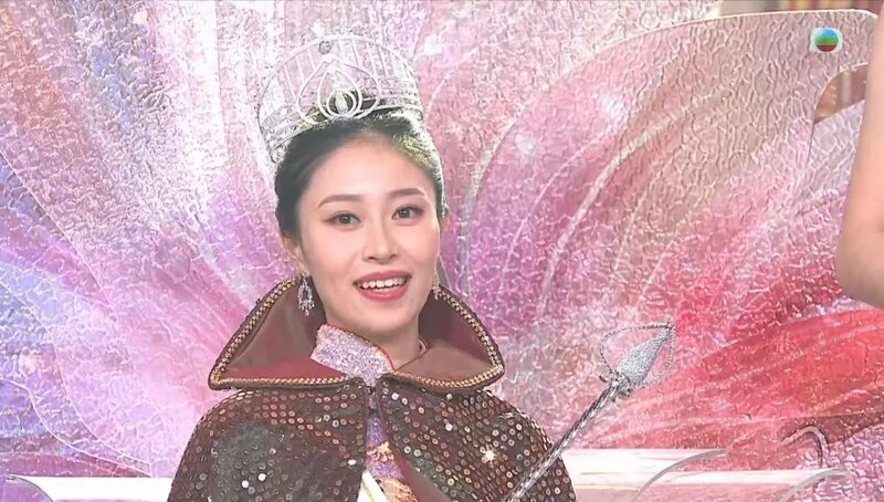 1  2號倪樂琳（Ellyn）以大熱姿態勇奪港姐冠軍.jpg