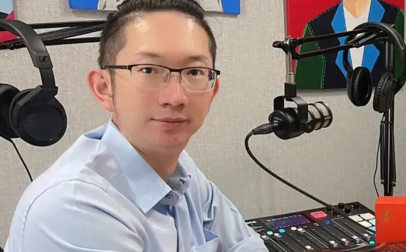 3 律師王至德經常在自己的臉書上針砭時事，也曾出書、上通告節目。.jpg