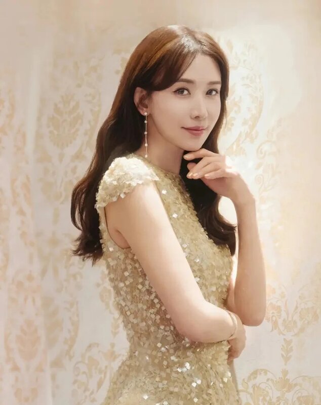 2 林志玲年底將滿50歲，中秋節祝賀照的狀態依舊美若天仙。.jpg