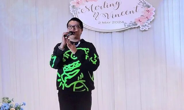 2 擔任婚宴主持人。.jpg