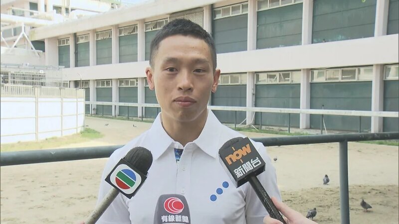 「金鎗六十」退役 作戰多年騎師何澤堯謂情同家人.jpg