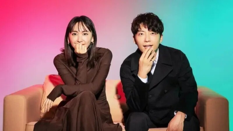 1 星野源（右）日前遭影射背著新垣結衣（左）偷吃，昨（22）日爆料網紅刪文道歉，表示.jpg