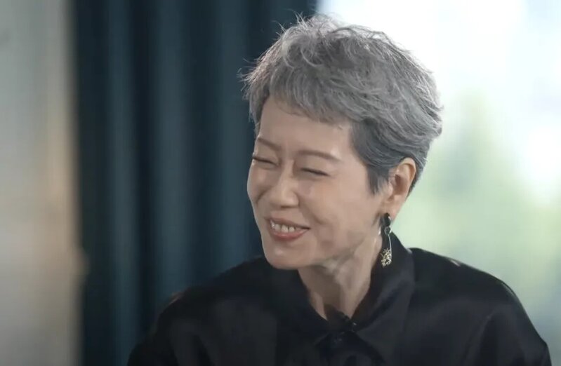 3 葉童隨後哈哈大笑，認為唔少人都對「老」有錯誤睇法.jpg