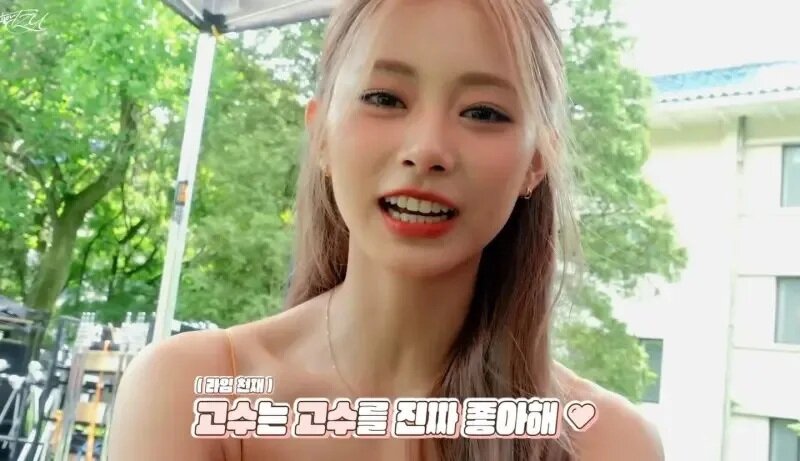 2 TWICE 子瑜說自己超喜歡吃香菜，會想到吃粽子和米糕的時候。.jpg