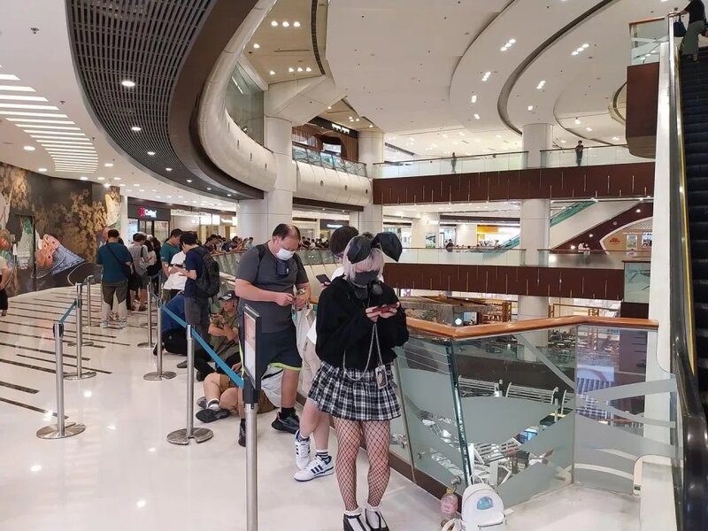 2  壽司郎插旗青衣城，首幾天持續大排長龍。.jpg