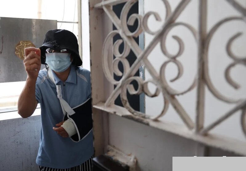 4 李母指事發時她應警員要求，站在屋外樓梯附近。.jpg