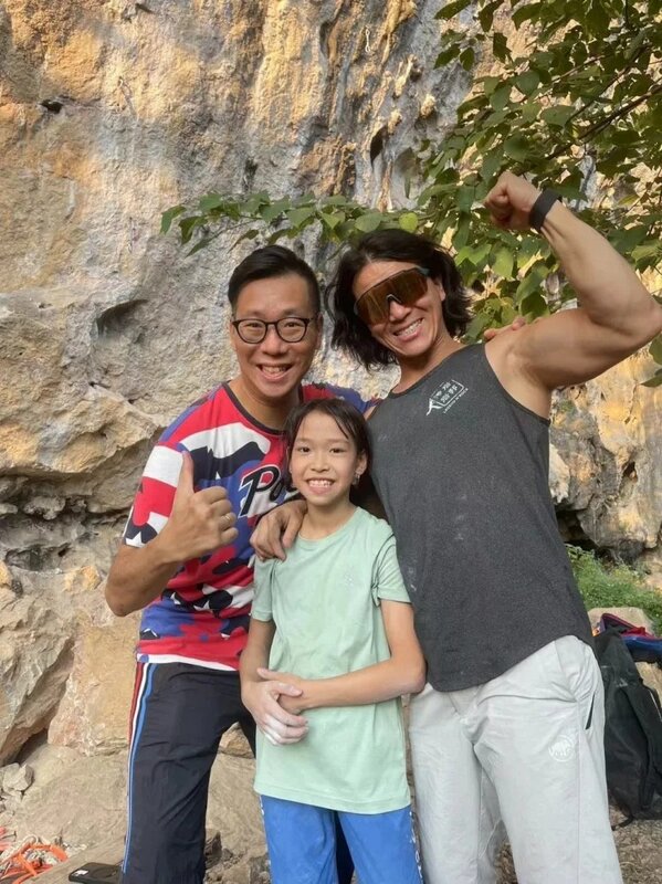 6  戚鉦溵與教練（圖：戚鉦溵媽媽提供）.jpg