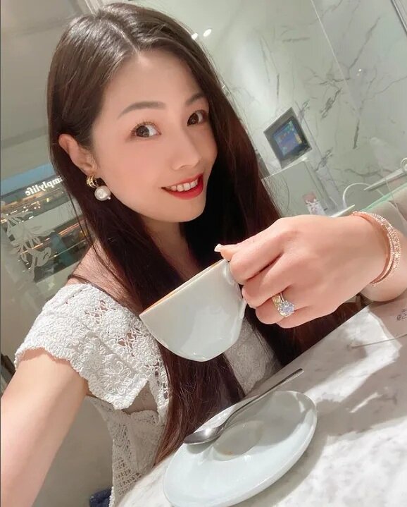 李龍基未婚妻Chris王青霞.jpg