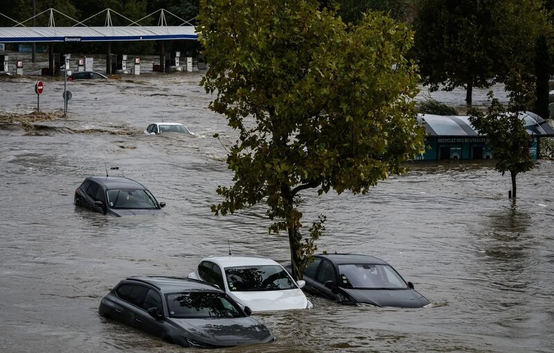 You Can't Park Here Mate 32.jpg