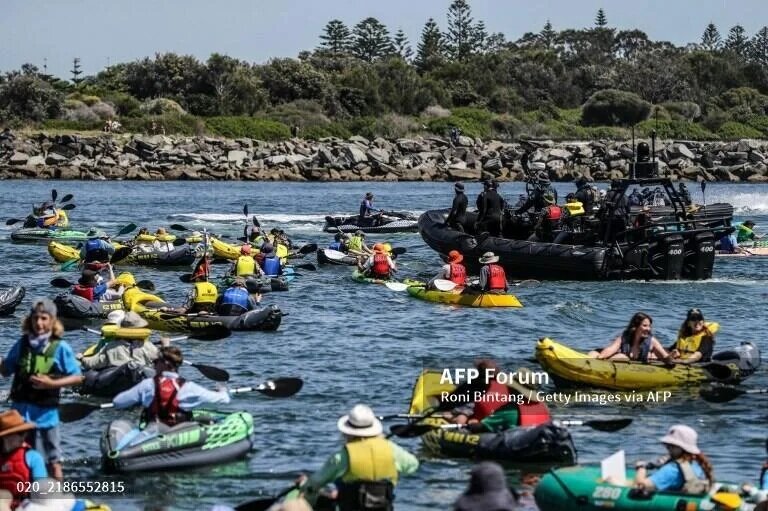 澳洲氣候活動人士阻擋煤炭港進出 170人被捕.jpg