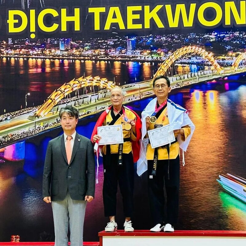 2  楊Sir（左）早前已經獲得亞錦賽銀牌.jpg