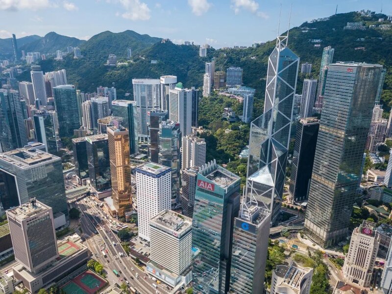 政府財困｜港府預計今年赤字達千億 議員不建議向公務員「開刀」 經濟學家：不擔心香港.jpg