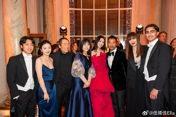 1 （左四）張藝謀女兒張壹嬌Angel Zhang；（右四）任達華和琦琦女兒Ella Yam任晴佳.jpg