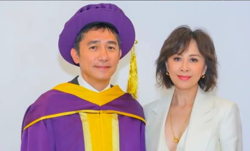 3 梁朝偉較早前接受科大頒發嘅榮譽博士名銜.jpg