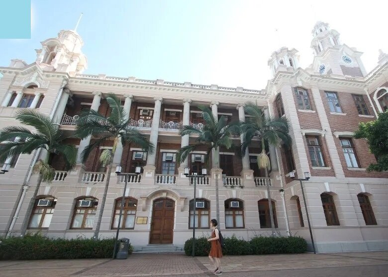 內地女入學材料有問題被港大退學 母稱中介私下偽造.jpg