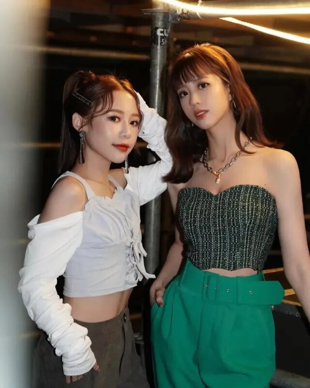 3  不少高顏值女藝人在成為固定班底後，被觀眾封為「狼人殺女神」，圖為荳荳（右）、.jpg