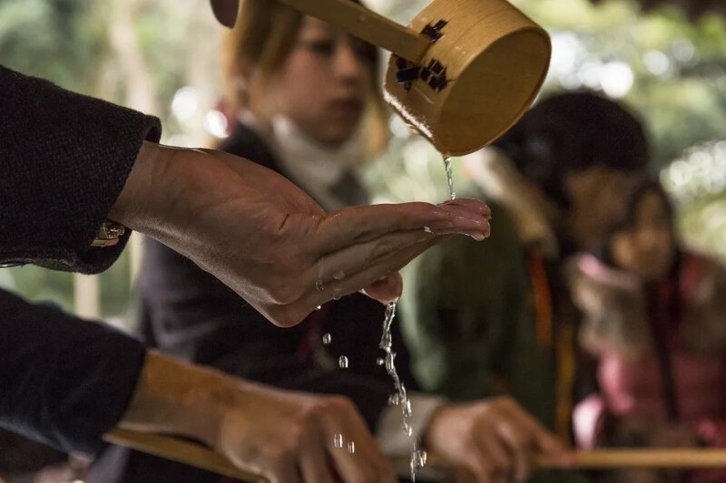 3  「手水舍」是讓參拜者洗手和漱口，但就有遊客用作清潔衣服污漬。.jpg