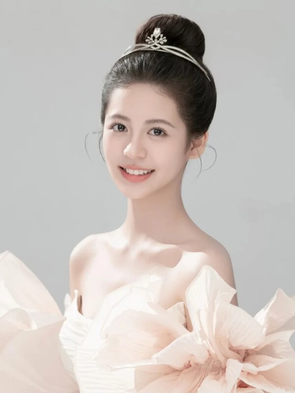 8  翁虹嘅17歲囡囡劉蒔被譽為「最美星二代」.jpg