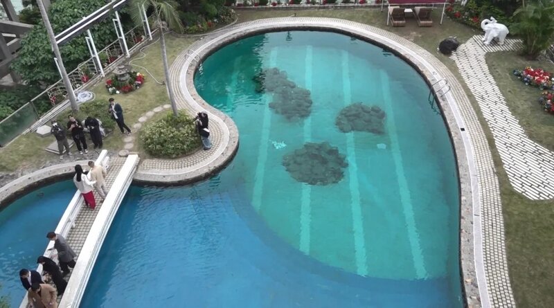 4  最吸引人的是露天大泳池.jpg