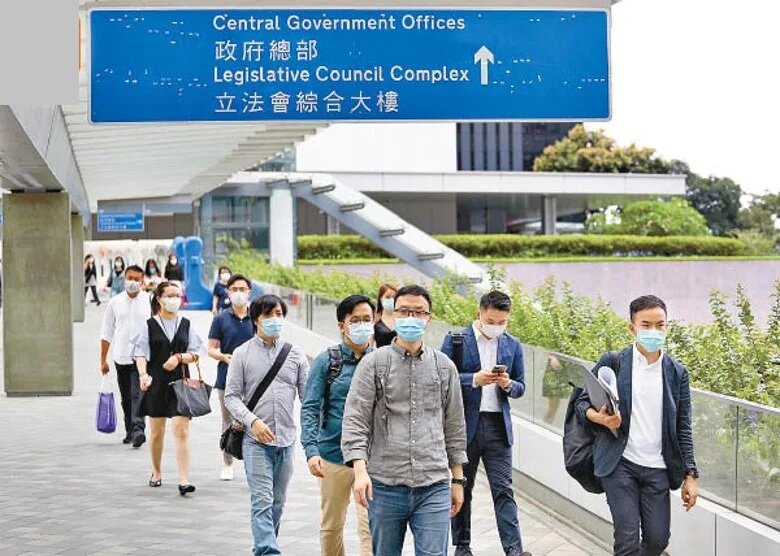 境外聘公僕 內地港生英語表現不足 當局指要咬緊牙關收實習生.jpg