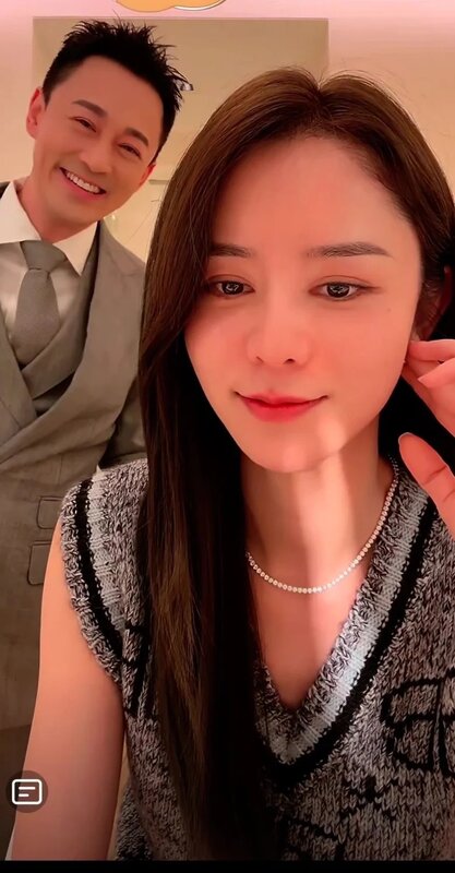 3   張馨月開直播，老公林峯自動入鏡，大晒恩愛。.jpg