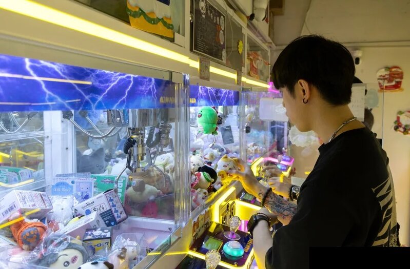 1    90後富仔兩三年前已經有做台主的想法，半年前租下迷你機作為副業，每天放工後打.jpg