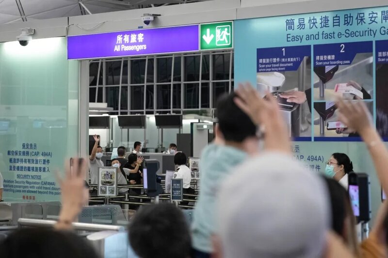 2 2019年香港出現一股移民潮，移英港人開始落地生根。.jpg