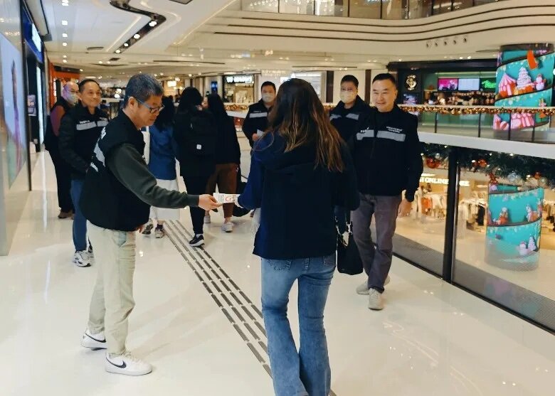 控煙酒辦人員巡商場檢控煙民 3日共巡155次開36張罰單.jpg