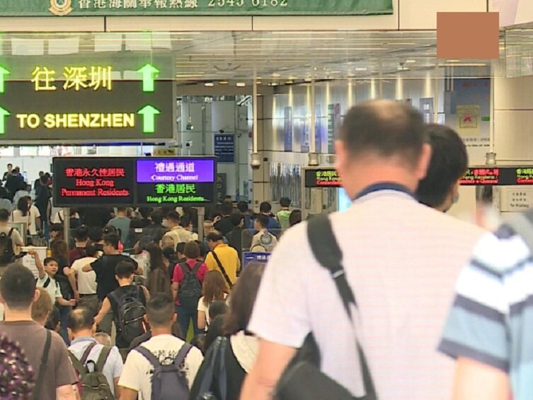 除夕夜如有大量車輛往深圳灣口岸 警方將啟動特別安排疏導車流.jpg