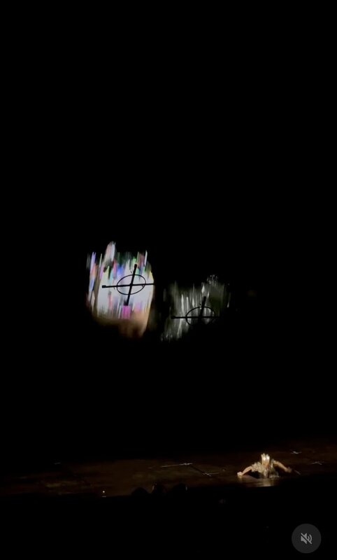 4 但他未有見到升降台未升上來，因此意外跌落台底（網上截圖）.jpg