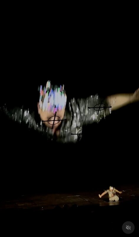 5 但他未有見到升降台未升上來，因此意外跌落台底（網上截圖）.jpg