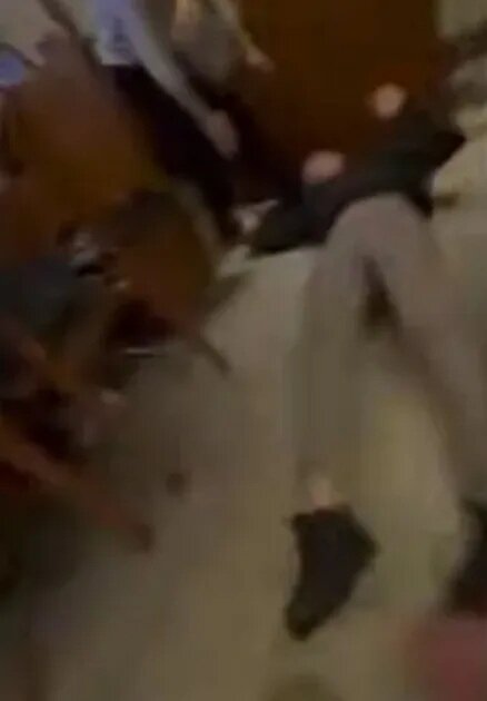 6 早前在餐廳喝酒後挑戰引體上升時意外墮地.jpg