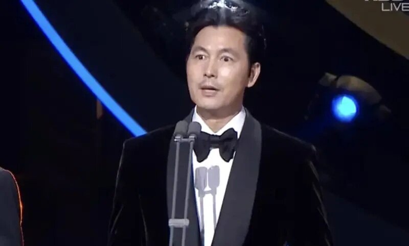 2 鄭雨盛直接把頒獎搞成個人道歉發布會，在青龍電影獎上回應爭議並向大眾致歉。.jpg