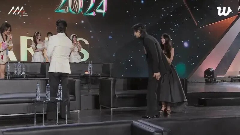 2 金秀賢（左）完全沒有意識到主持人所喊的「柳善宰Eclipse」就是指坐在旁邊的邊佑錫.jpg