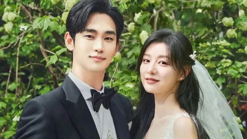 4 金秀賢、金智媛主演的《淚之女王》和邊佑錫、金惠奫的《背著善宰跑》是2024年最爆紅.jpg