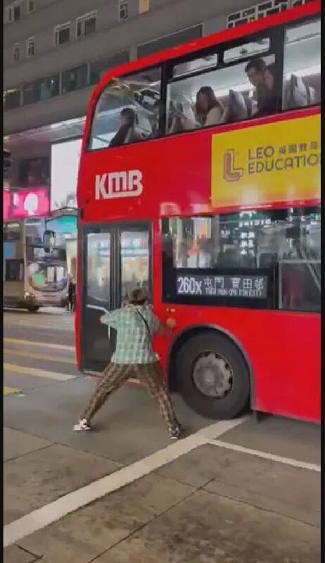 追巴士男按緊急掣 涉公眾地方行為不檢被捕.jpg