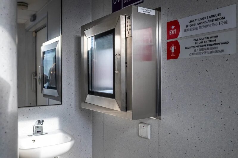 4 病房亦設有紫外光消毒雙重門傳遞箱，盡量減少醫護進出次數。.jpg
