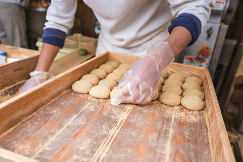 3 賣麵包屬於「揼石仔」生意，就算每日賣幾百個賣足十年，可能也不及炒一轉舖位賺得多。.jpg