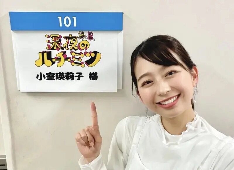 1 日本富士電視台女主播小室瑛莉子報導松本人志性侵醜聞時突暈倒，引起網友臆測原因，.jpg