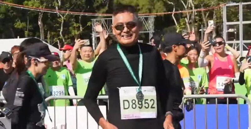 1  發哥2.5小時內完成半馬.jpg