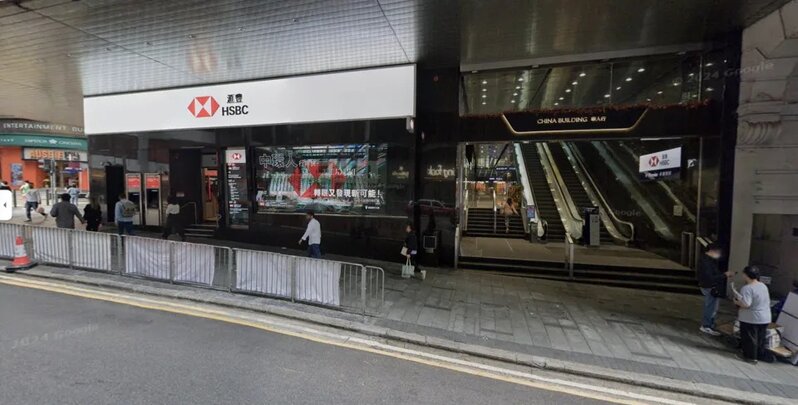 可疑男女圖以假信用狀提取 100 億美元 中環華人行滙豐職員識破報警 共 5 人被捕.jpg