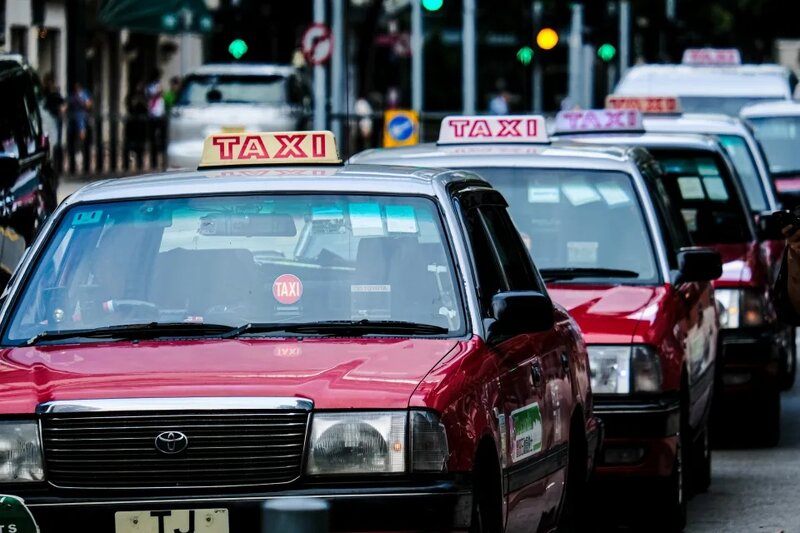 1 近日有的士業界開大會討論，聲言不再容忍非法白牌車營運，形容它們「擾亂正當客運商.jpg