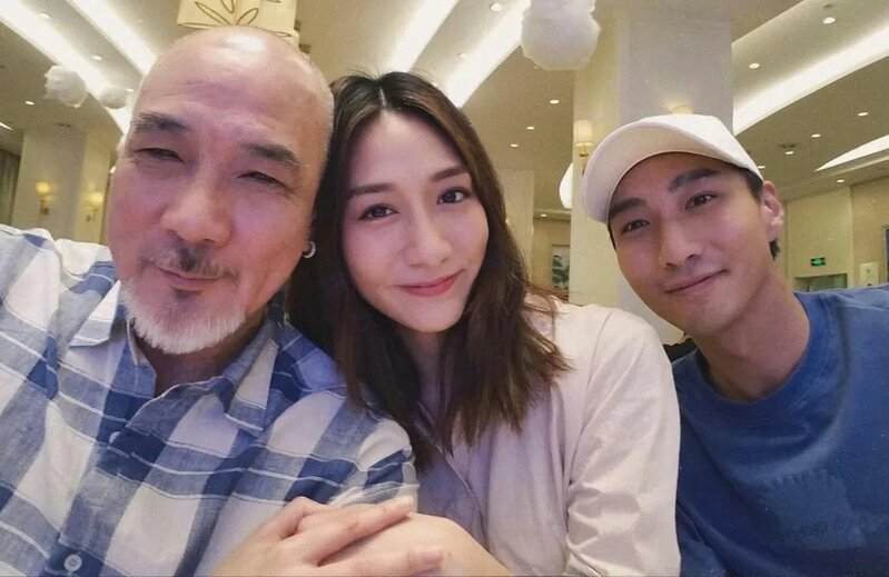 5  徐少強與兒子徐偉棟（右）及女兒徐頴堃（中）合照。（IG@ericacwk）.jpg