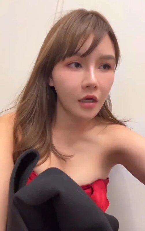 1 Rachel拍片時憑藉大膽衣着加上囂張態度而被網民認識，為「網紅」。.jpg