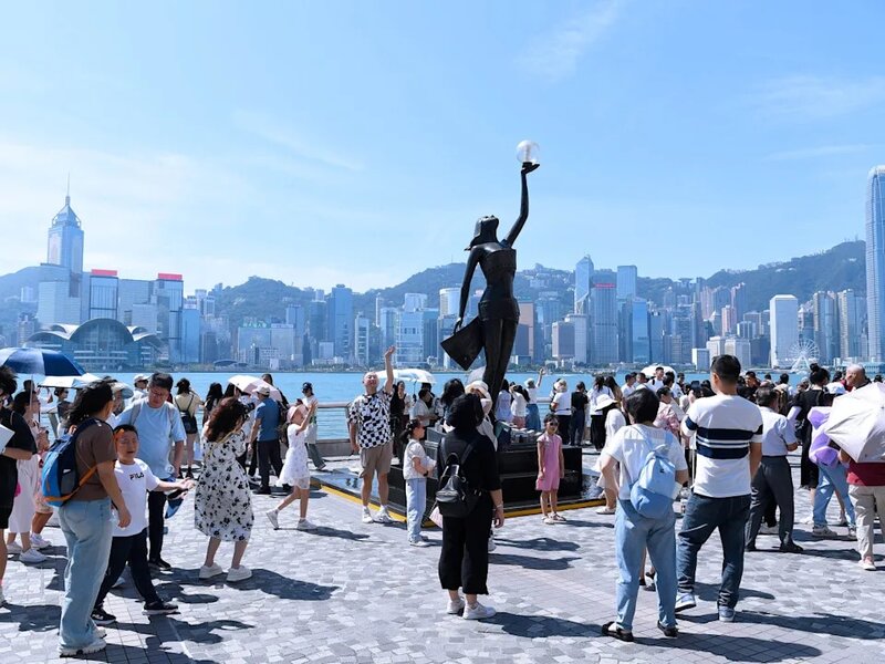 去年訪港旅客人均消費按年跌兩成 內地客近年新低跌至5000元.jpg