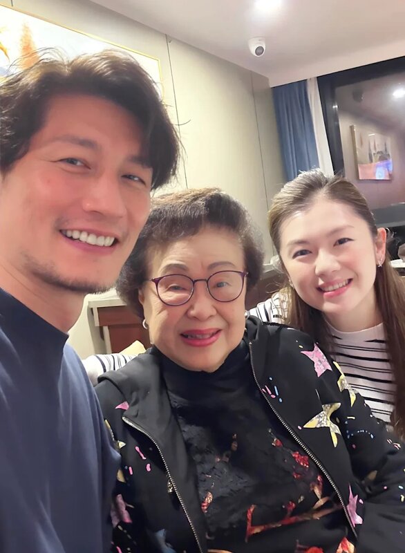 3 譚倩紅同袁文傑兩夫婦合照.jpg