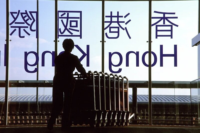 1 機管局委託承辦商提供行李手推車服務。圖中並非涉事職員。(Getty Images).jpg