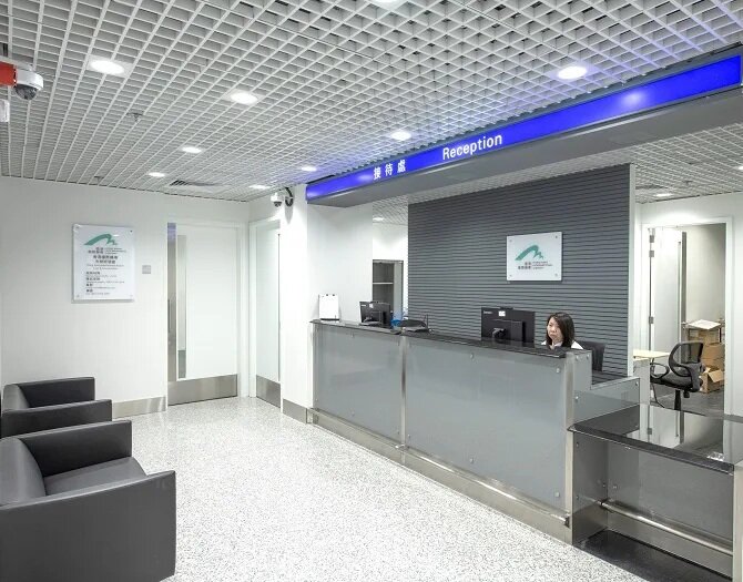 4  機管局指若在行李車上發現失物，必須立即聯絡機場失物組。圖為機場失物認領處。.jpg